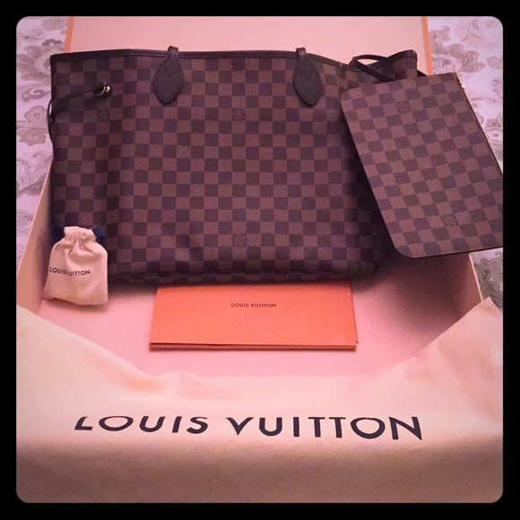 Louis Vuitton Handbags - Medium Sized (MM) Neverfull bag w/ Clutch